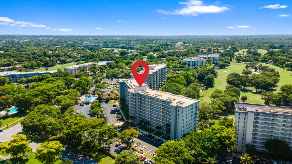 625 Oaks Dr, Pompano Beach, FL 33069