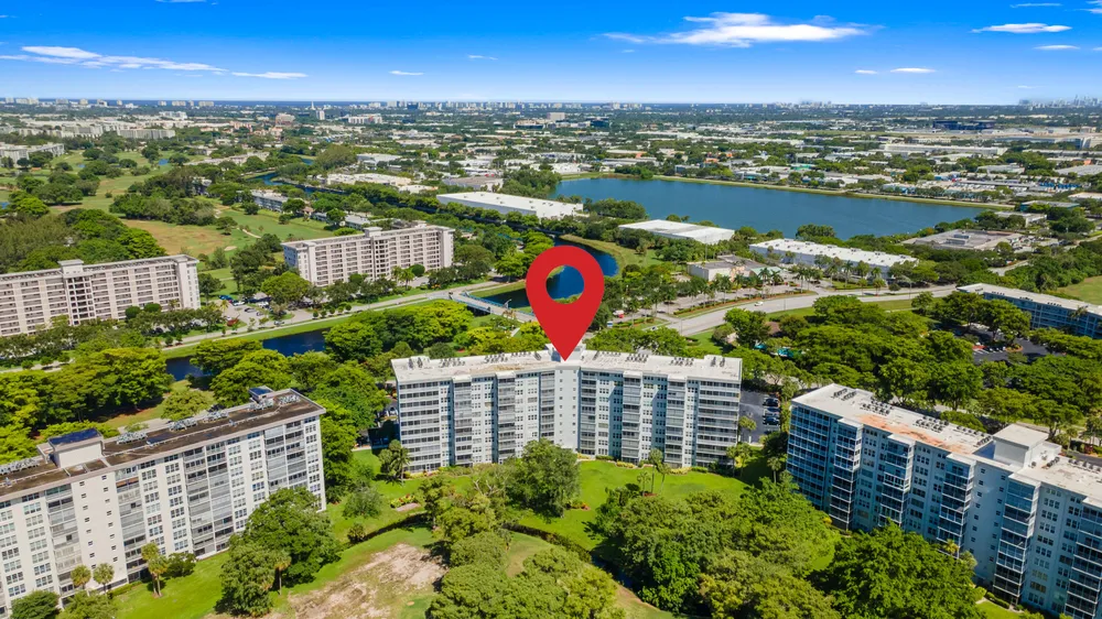 625 Oaks Dr, Pompano Beach, FL 33069