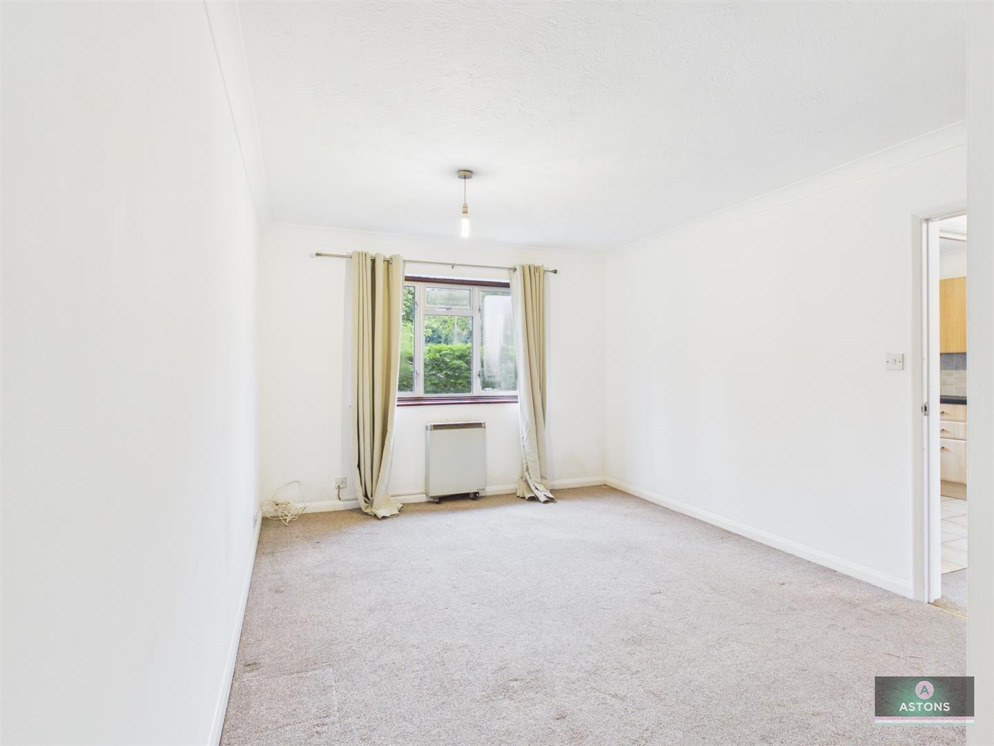 Hollin Court, Northgate Image 3
