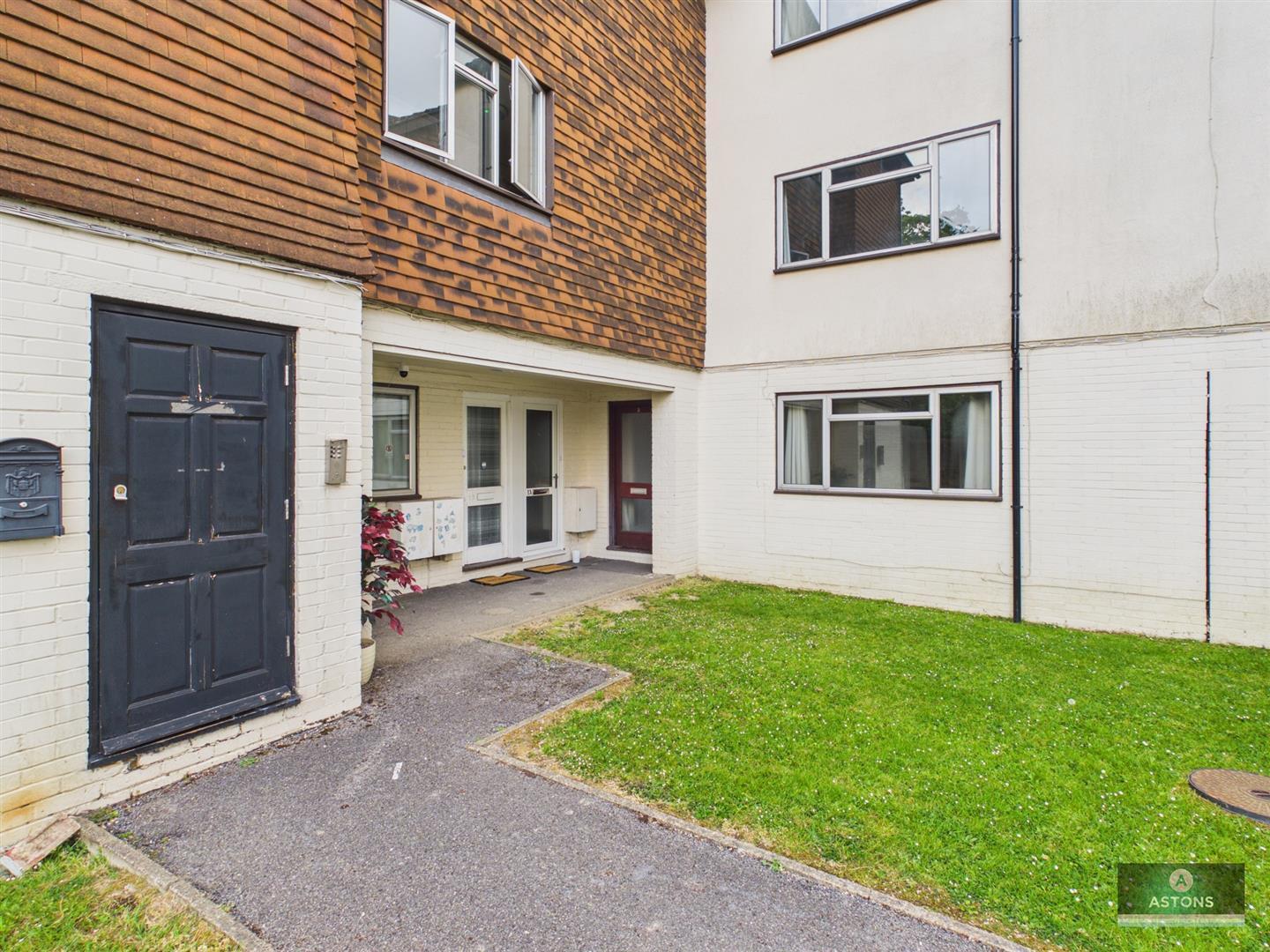 Hollin Court, Northgate Image 7