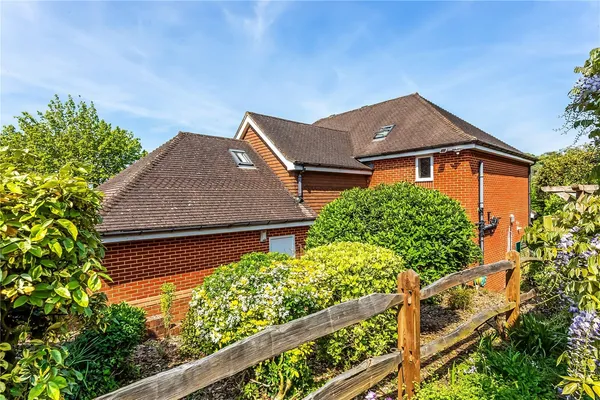 Hethersett Close, Reigate, RH2 photo 14