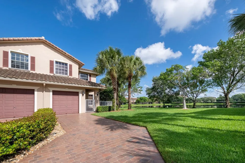3501 Lakeside Dr, Davie, FL 33328