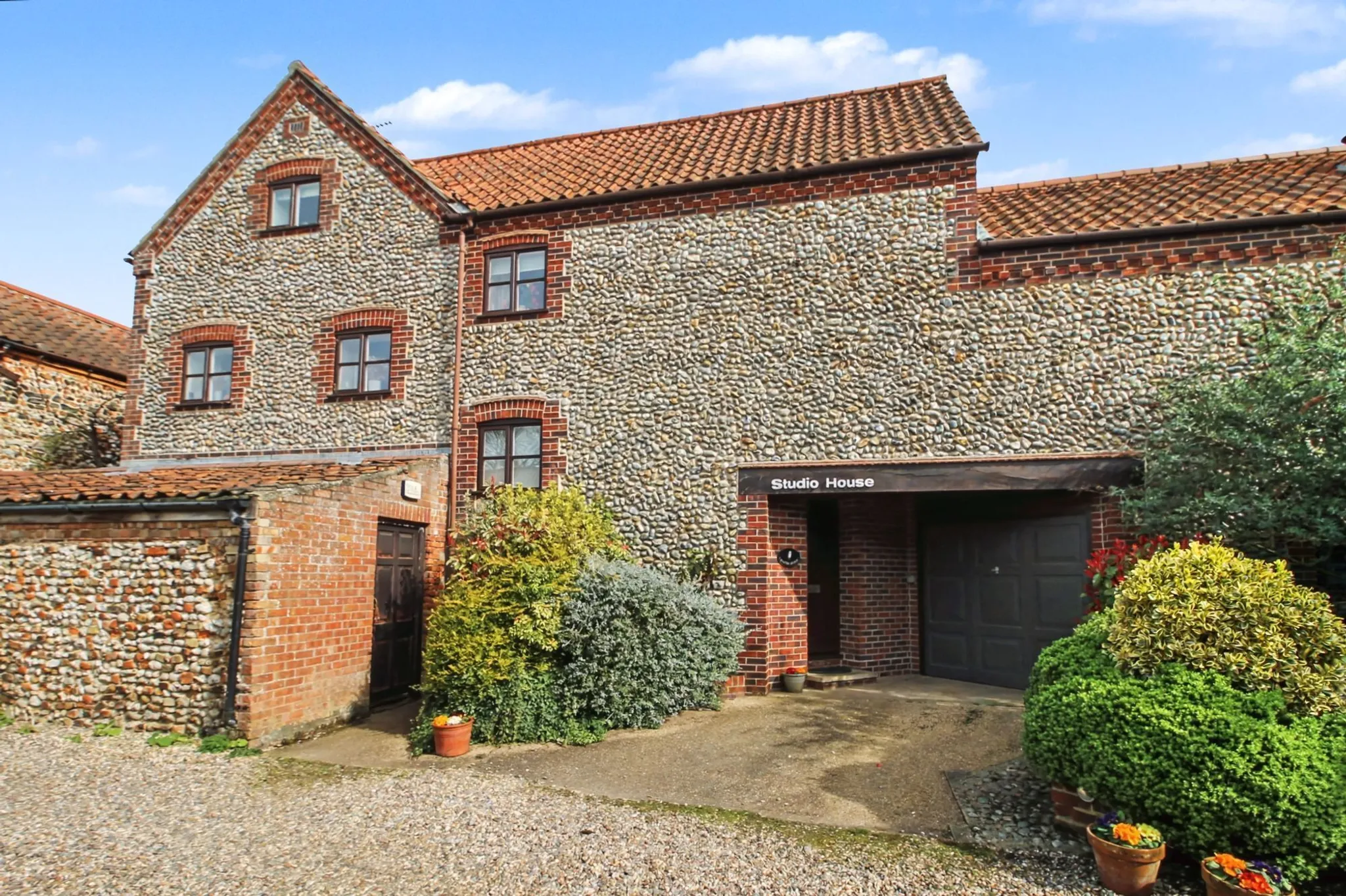 Private And Convenient Home In The Heart Of Holt