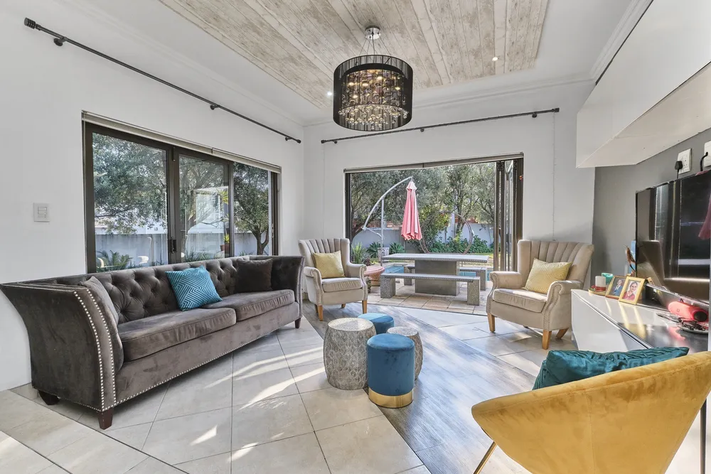 South Africa, Gauteng, Eagle Canyon Golf Estate, Forrest Oaks Avenue, 1116