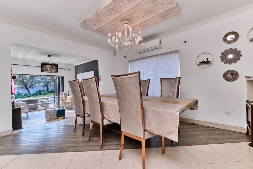 South Africa, Gauteng, Eagle Canyon Golf Estate, Forrest Oaks Avenue, 1116