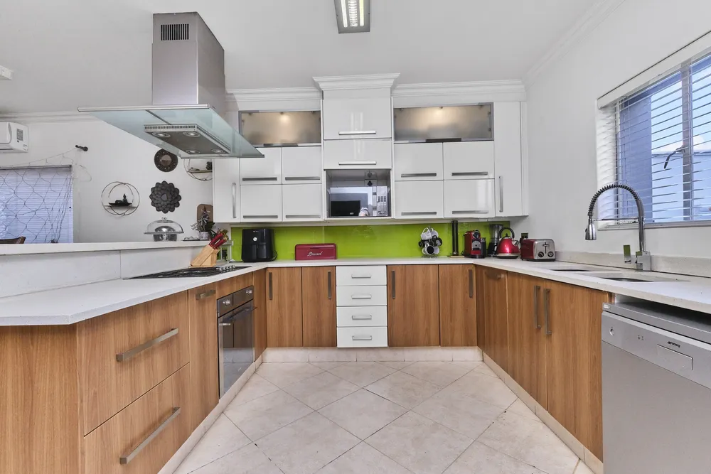 South Africa, Gauteng, Eagle Canyon Golf Estate, Forrest Oaks Avenue, 1116
