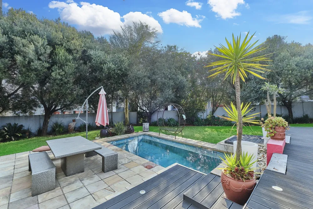 South Africa, Gauteng, Eagle Canyon Golf Estate, Forrest Oaks Avenue, 1116