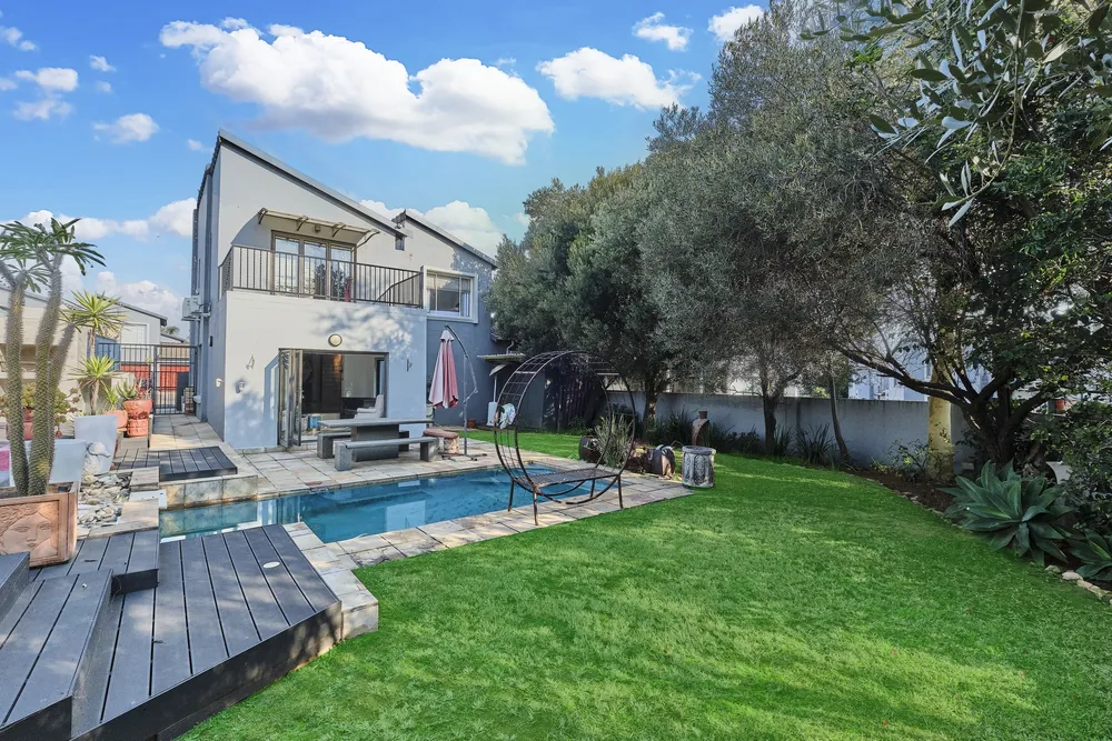 South Africa, Gauteng, Eagle Canyon Golf Estate, Forrest Oaks Avenue, 1116