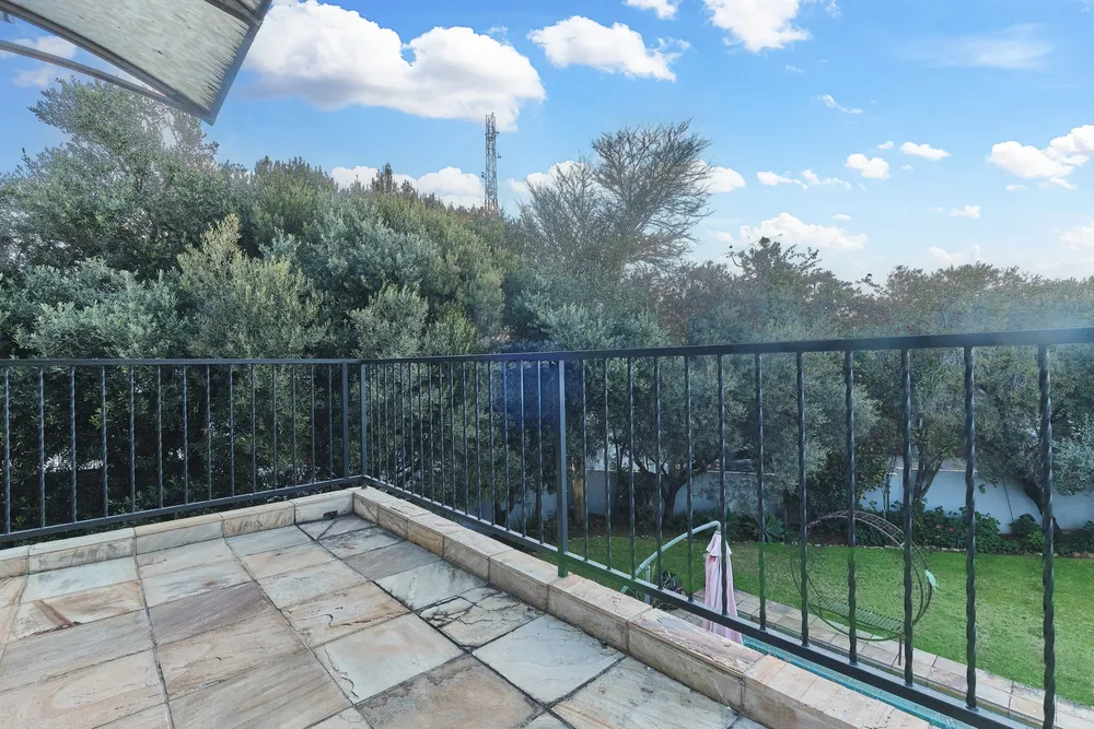 South Africa, Gauteng, Eagle Canyon Golf Estate, Forrest Oaks Avenue, 1116