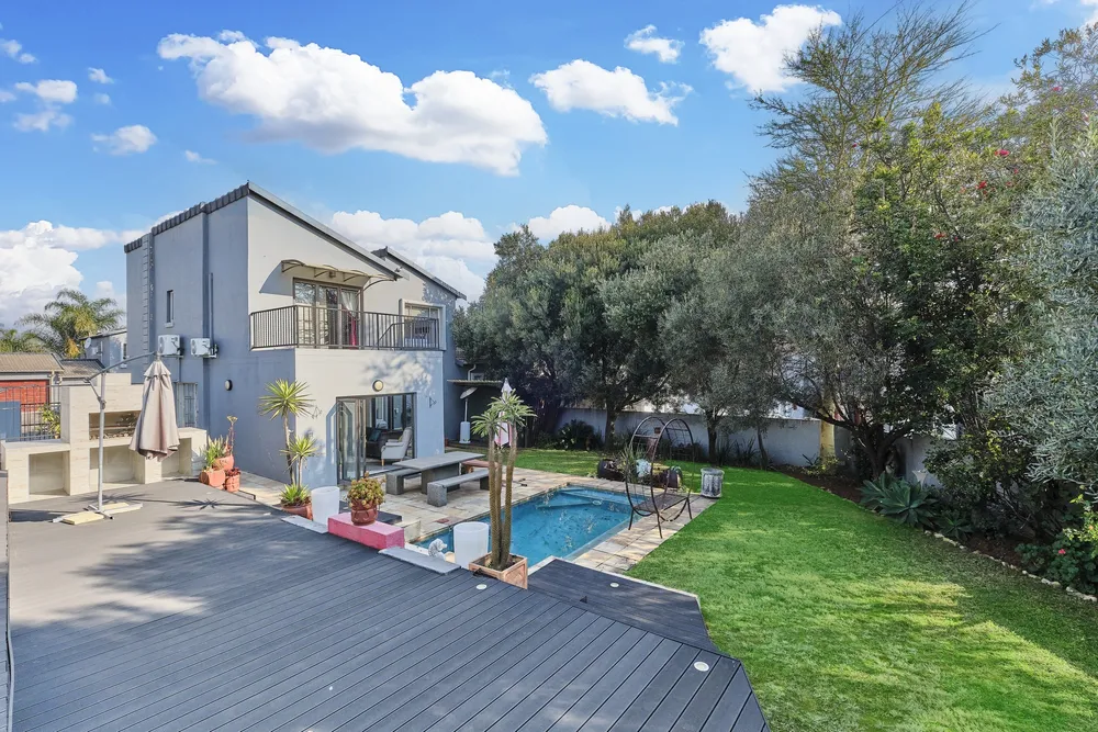 South Africa, Gauteng, Eagle Canyon Golf Estate, Forrest Oaks Avenue, 1116