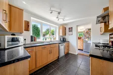 Border Road, HASLEMERE, GU27 photo 5