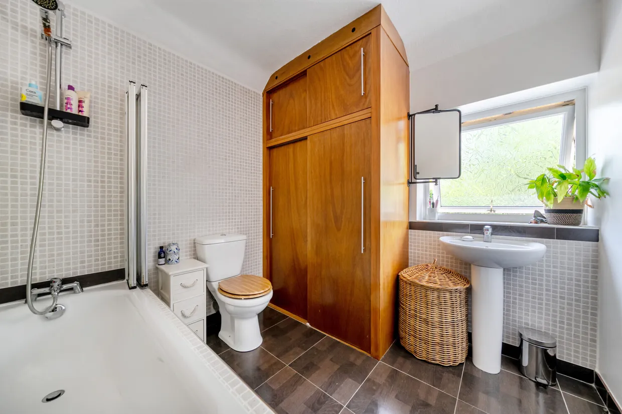 Border Road, HASLEMERE, GU27 photo 8