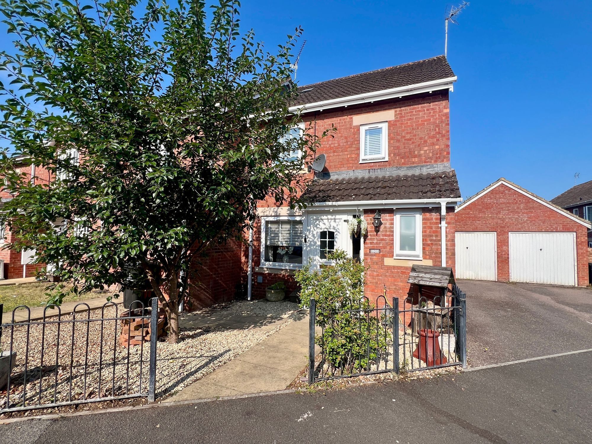 Burge Crescent, Cotford St.Luke Image 1