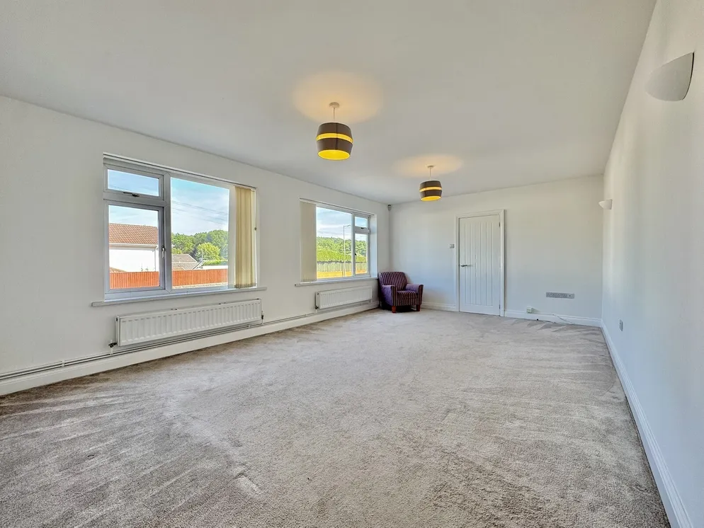 Property carousel item 4