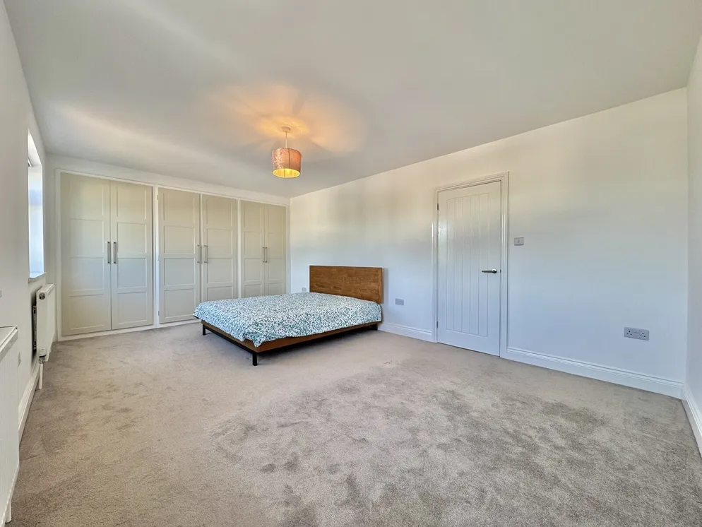 Property carousel item 18