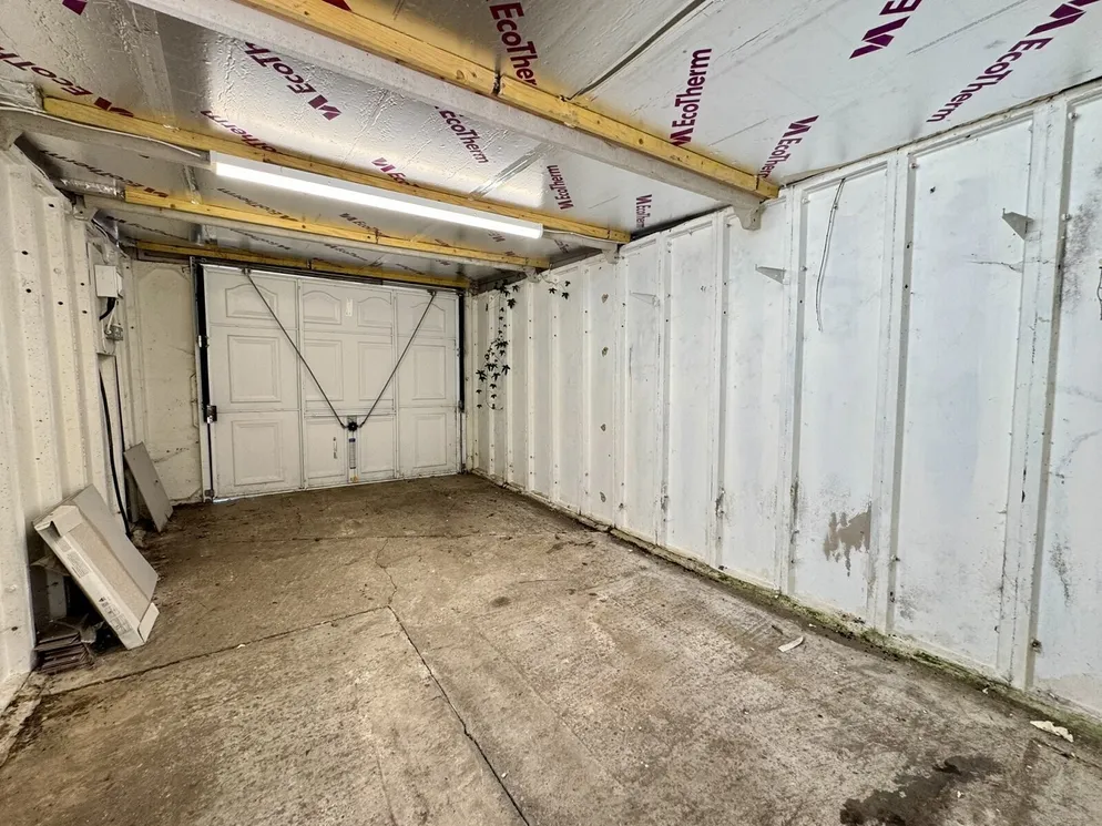 Property carousel item 30