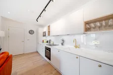 Ashley Road, Epsom, KT18 photo 2