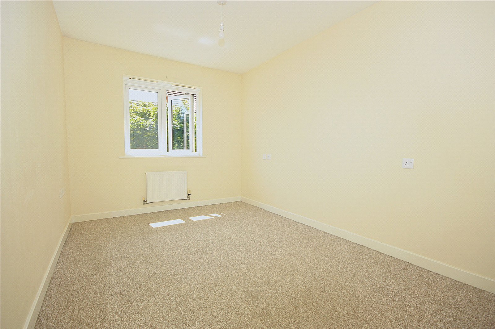 Little Hackets, Havant, Hampshire, PO9 Image 7