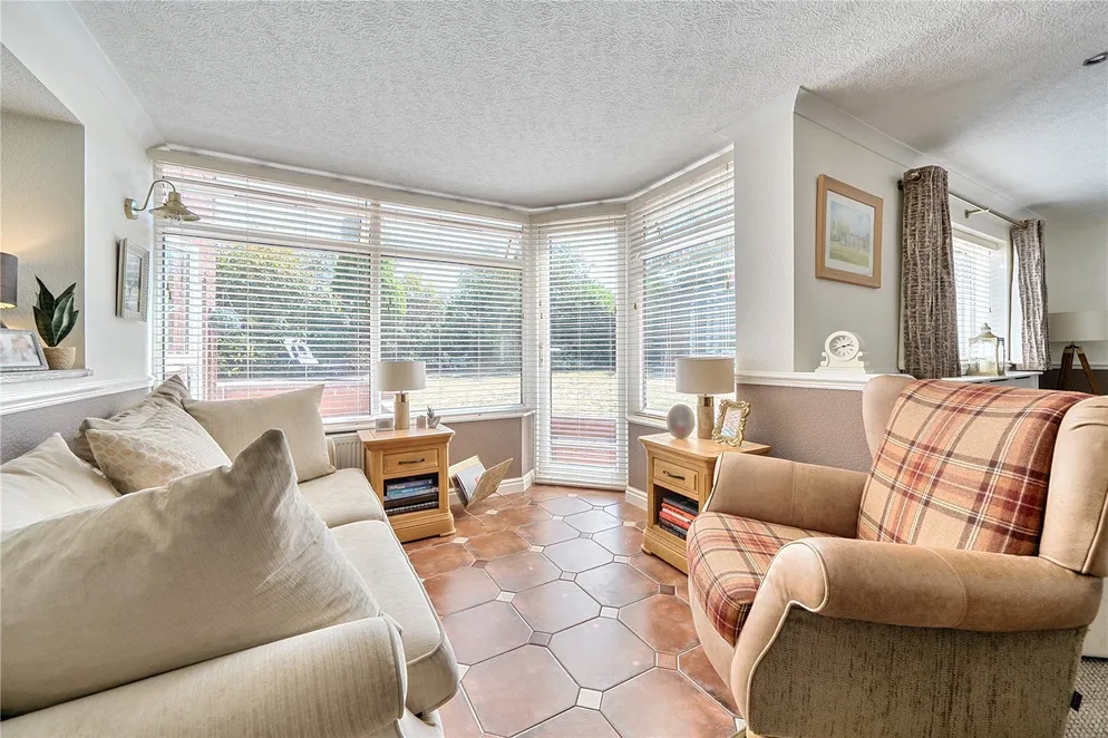 Property carousel item 4