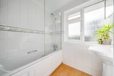 Rosewood Drive, Shepperton, TW17 photo 11