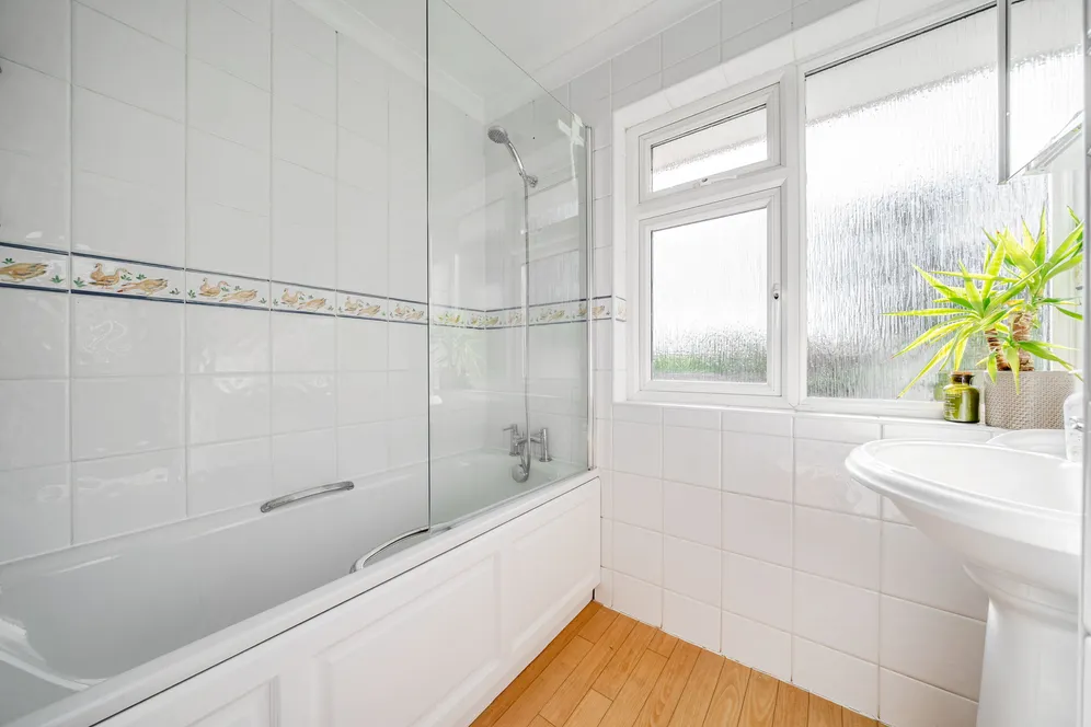 Rosewood Drive, Shepperton, TW17 photo 11
