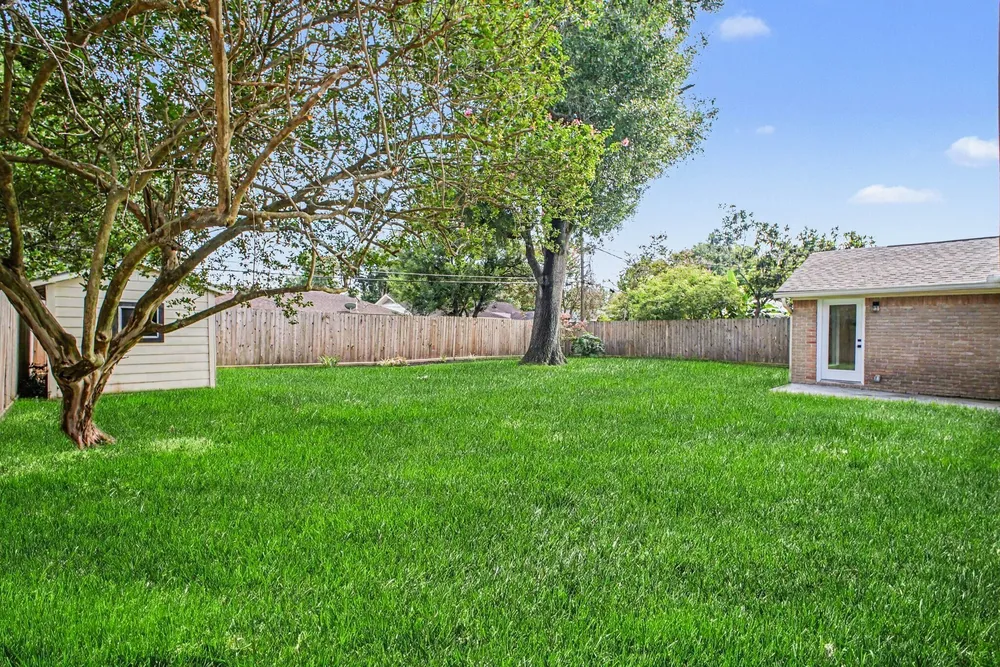 5443 Redstart St, Houston, TX 77096