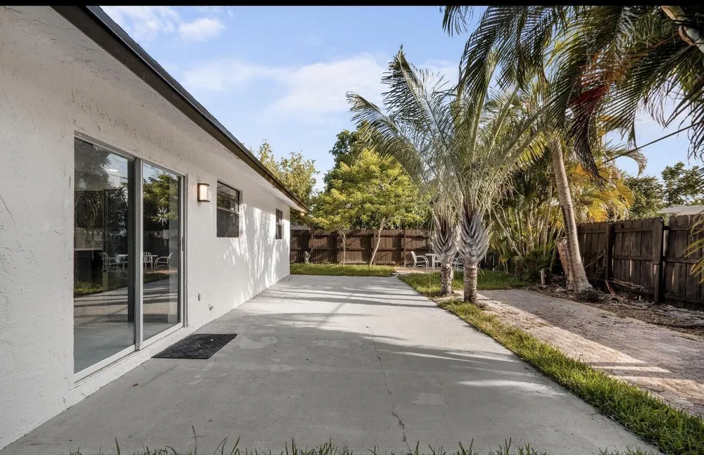 1661 NW 1st Ave, Pompano Beach, FL 33060