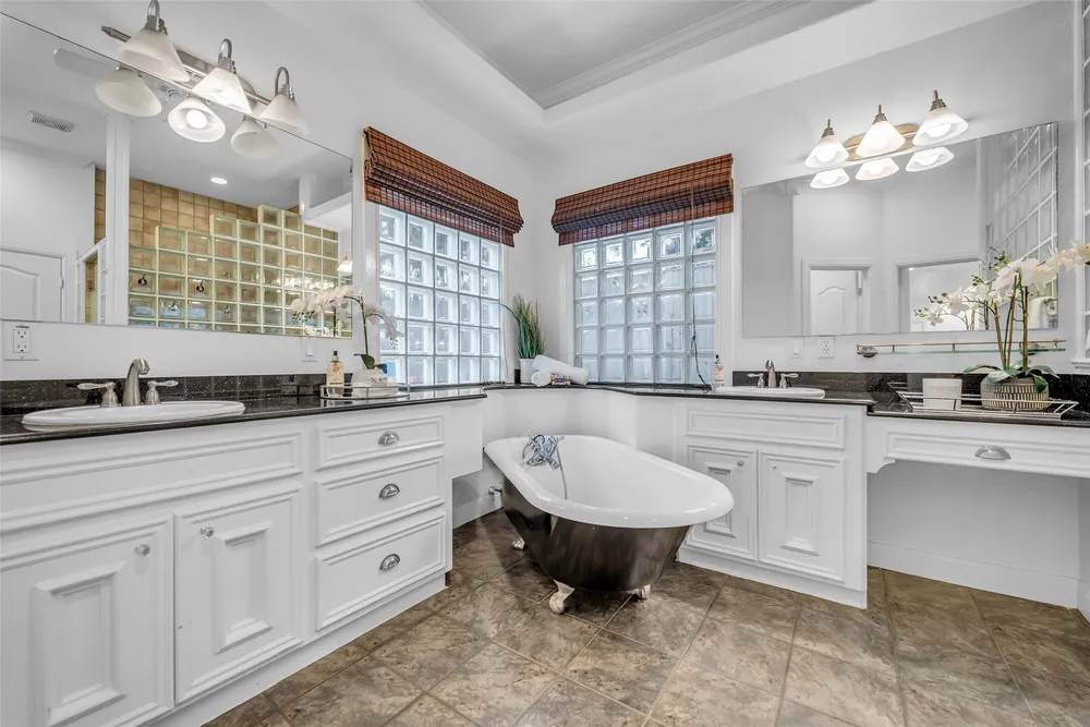 8702 Ilona Ln, Houston, TX 77025