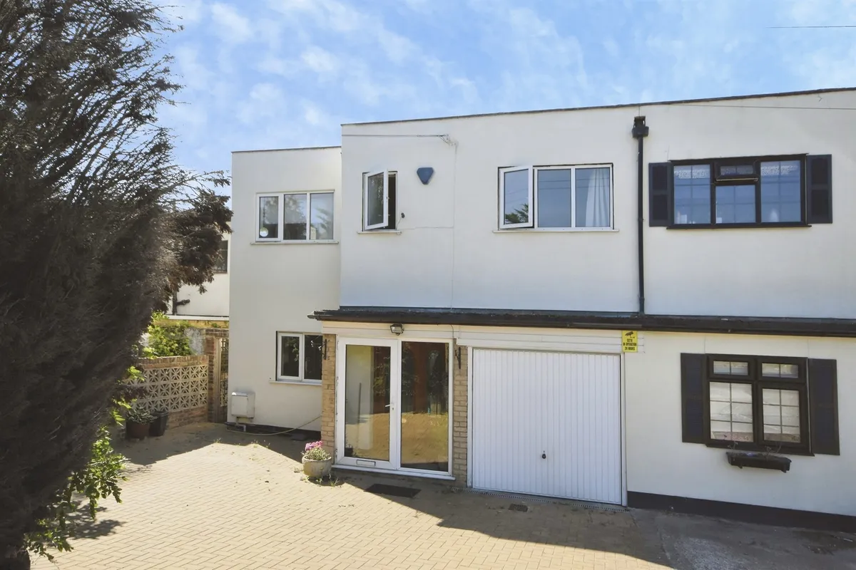 Eastern Avenue East, Romford