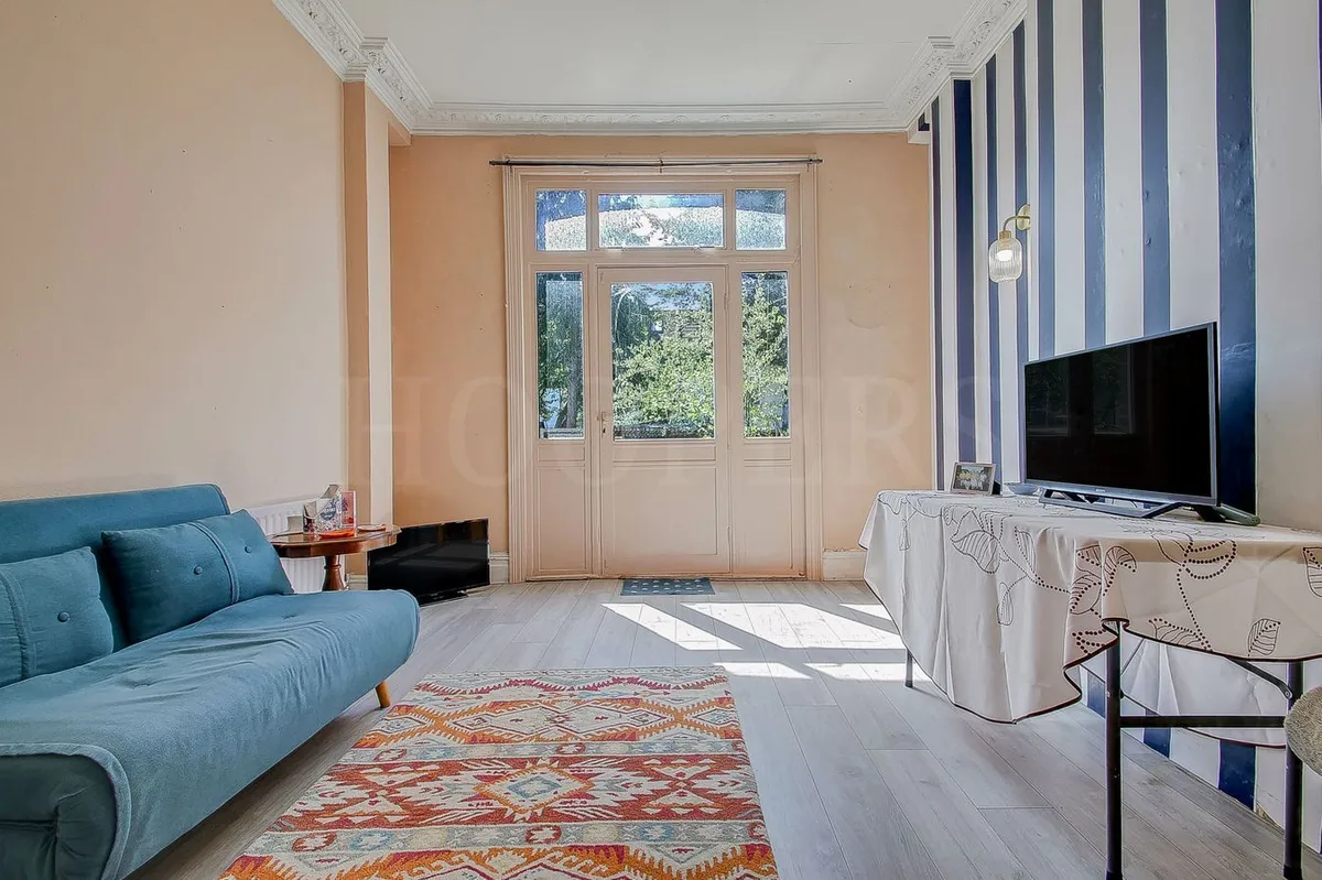 Lansdowne Grove, London, NW10