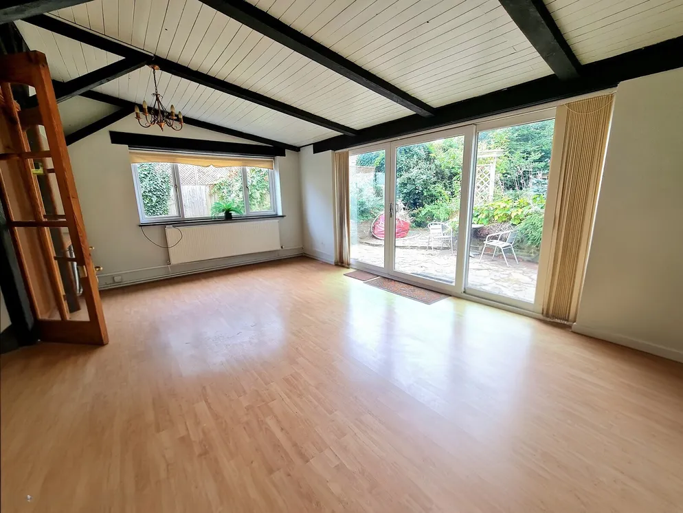 Property carousel item 4