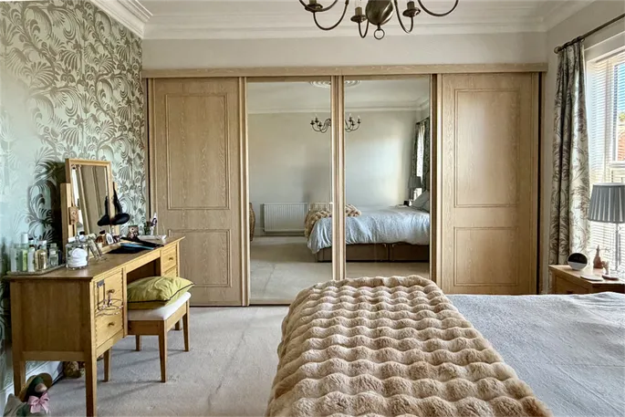 Property carousel image 34