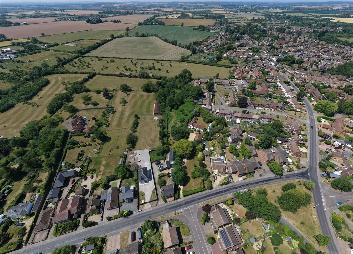 Moor End, Eaton Bray, Bedfordshire, LU6 2HN