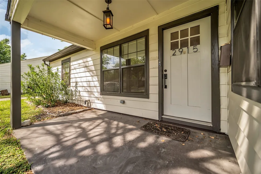 2915 Robertson St, Houston, TX 77009