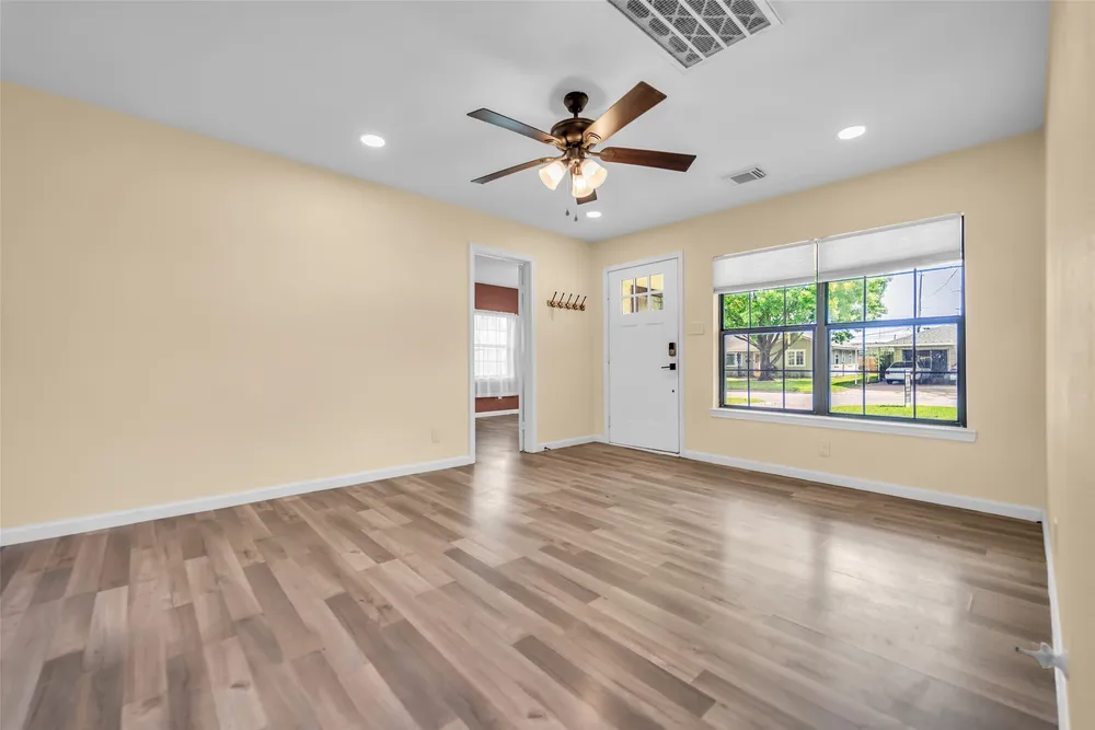 2915 Robertson St, Houston, TX 77009
