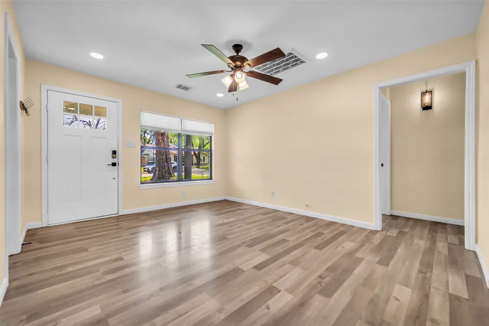 2915 Robertson St, Houston, TX 77009
