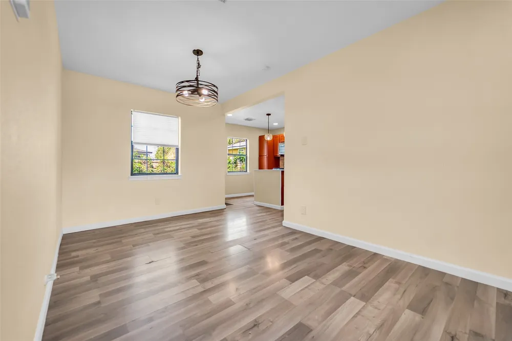 2915 Robertson St, Houston, TX 77009