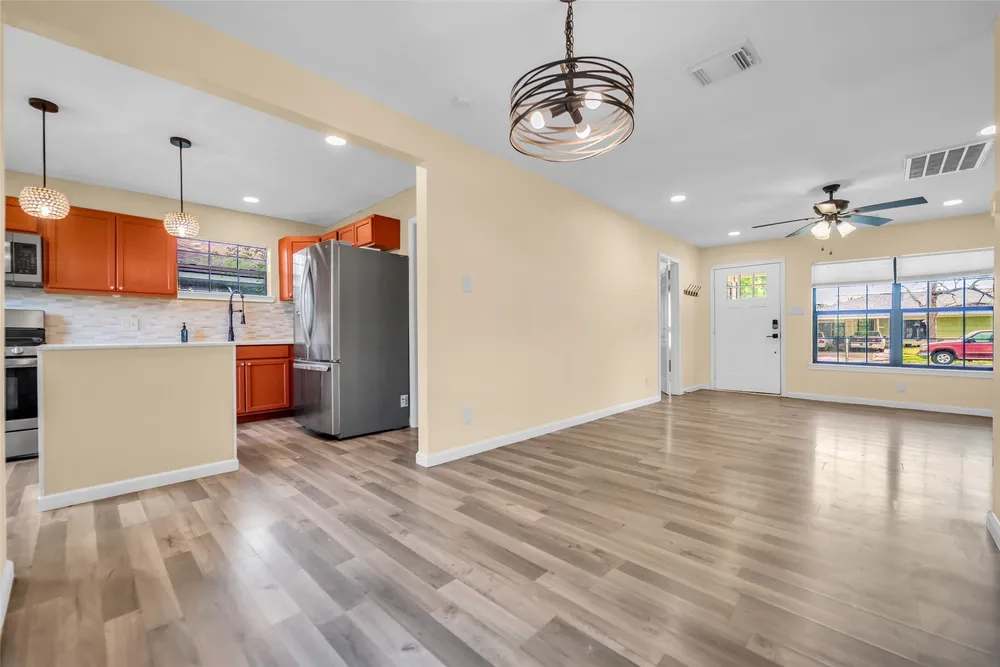 2915 Robertson St, Houston, TX 77009