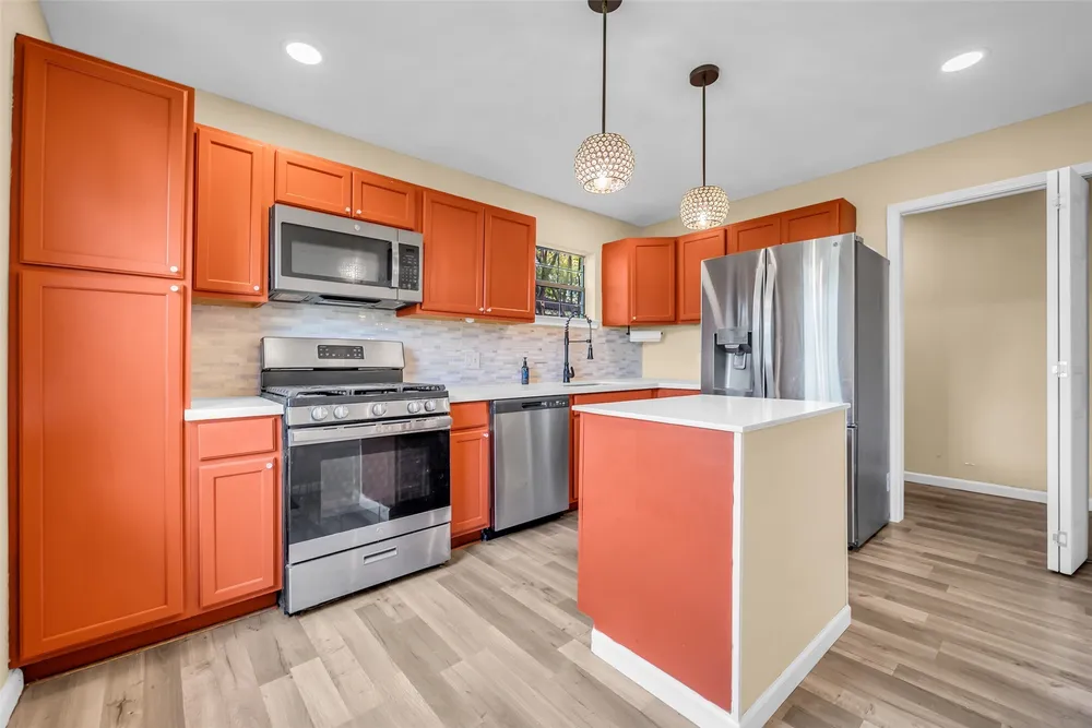 2915 Robertson St, Houston, TX 77009