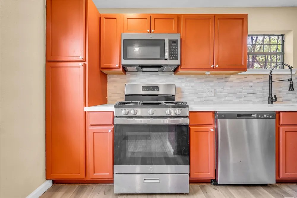 2915 Robertson St, Houston, TX 77009