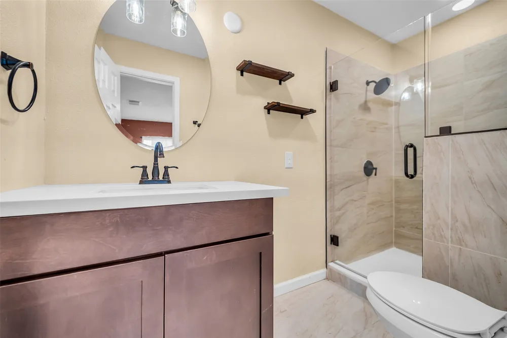 2915 Robertson St, Houston, TX 77009