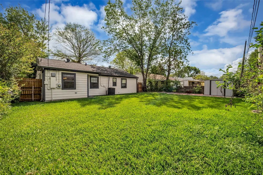 2915 Robertson St, Houston, TX 77009