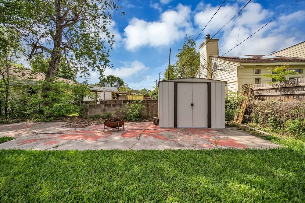 2915 Robertson St, Houston, TX 77009