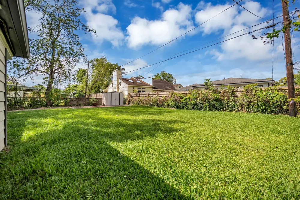 2915 Robertson St, Houston, TX 77009