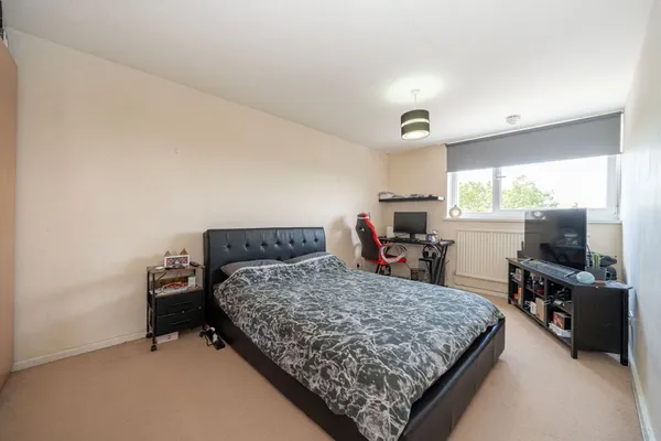 Manor Court, Weybridge, KT13 photo 4