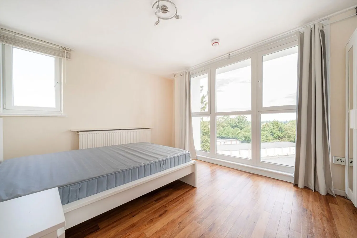 Manor Court, Weybridge, KT13 photo 5