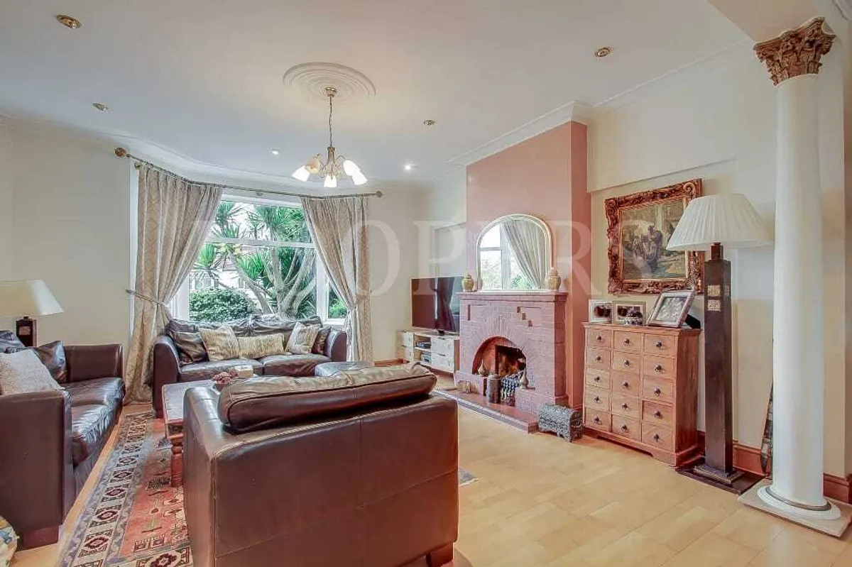 Dollis Hill Lane, London, NW2