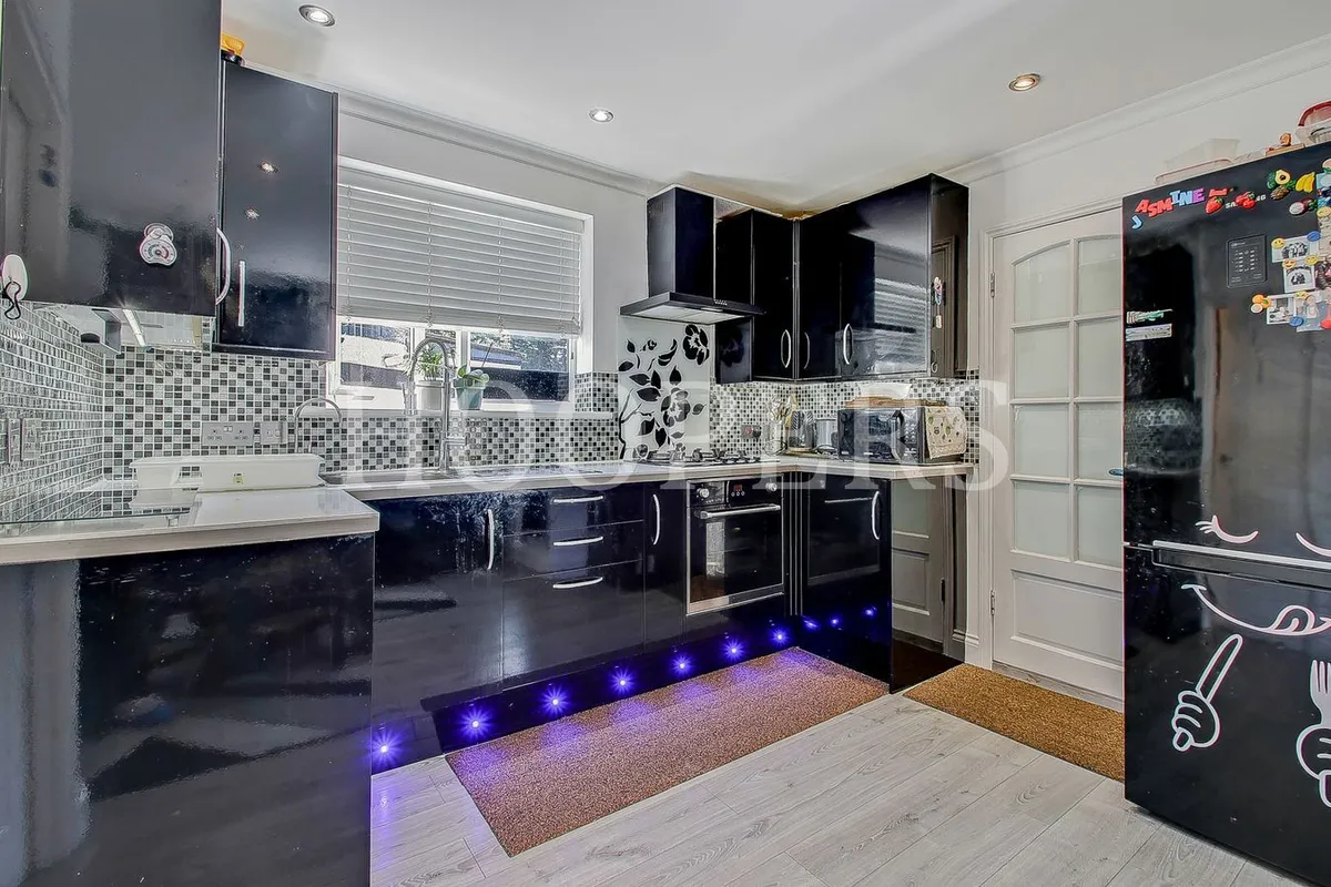 168A Braemar Avenue,London,NW10 0DS,LONDON,NW10 0DS