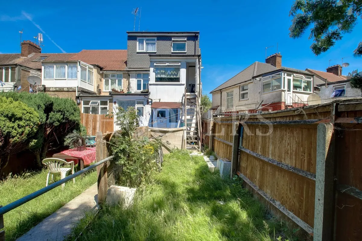168A Braemar Avenue,London,NW10 0DS,LONDON,NW10 0DS