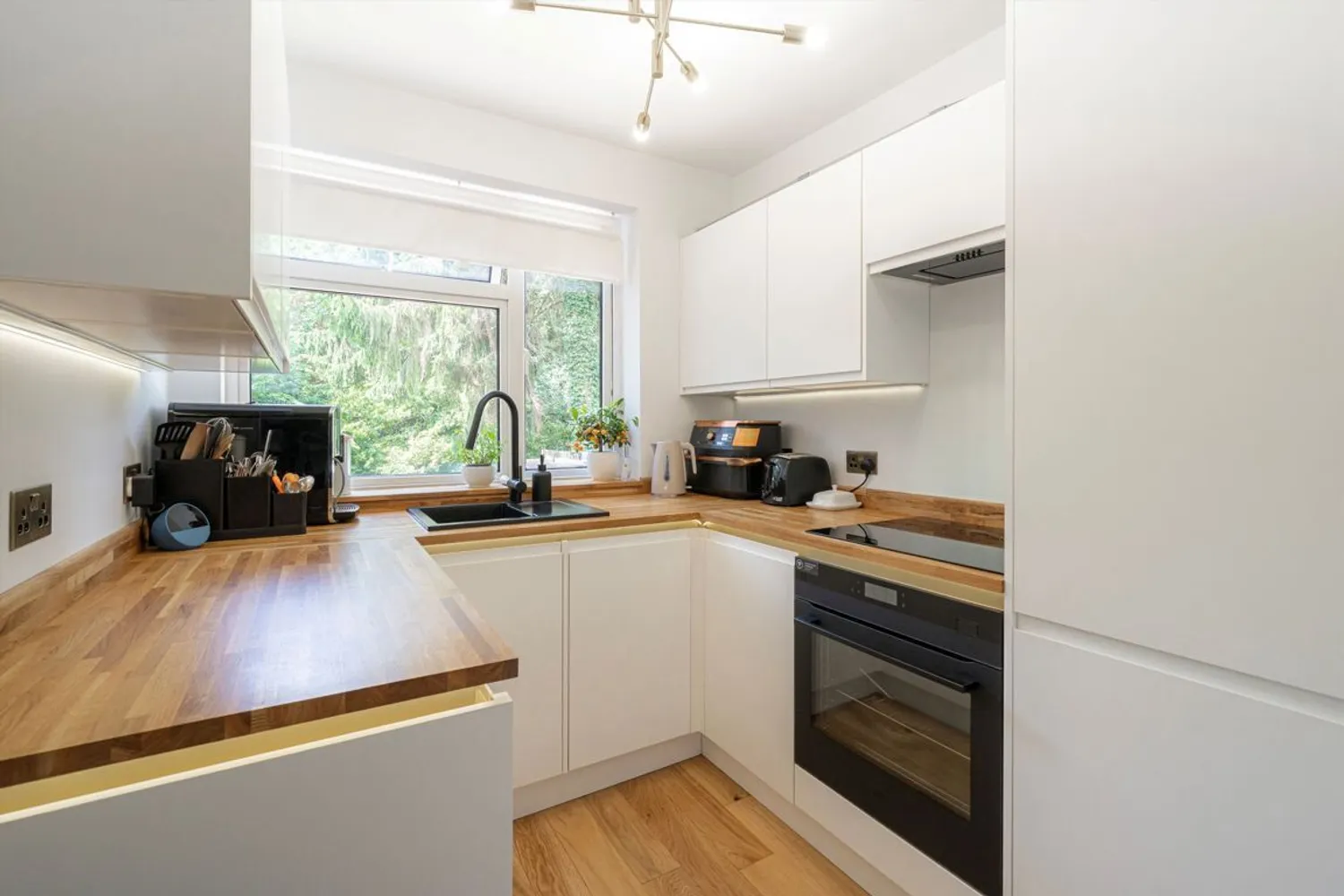 Brooklands Road, Weybridge, KT13 photo 3